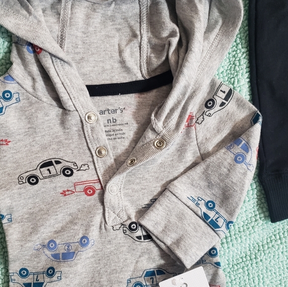 Carters 2 Piece hooded car bodysuit - Picture 5 of 5